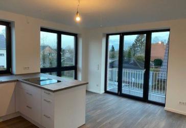 Schöne Maisonette-Wohnung im Ober- und Dachgeschoss mit zwei Bädern und zwei Süd-Balkonen - Musterbilder
