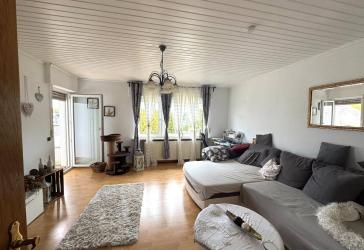 Helle Wohnung mit Garage in schöner Lage