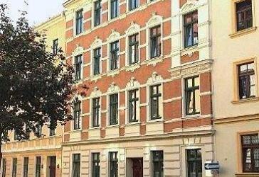 Individuelle Dachgeschoßwohnung mit Balkon, Gäste-WC, Laminat neu