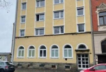 schöne kleine Wohnung mit großem Balkon