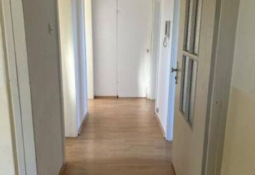 2-Zimmer-DG Wohnung, Tageslicht Bad mit Wanne und extra Stauraum, Gartenmitbenutzung