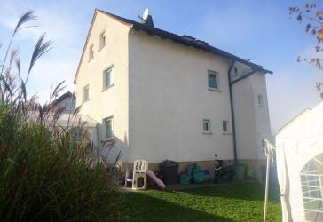 Modernisiertes 3-Familienhaus in ruhiger und beliebter Wohnlage mit Schwimmbad im Garten!