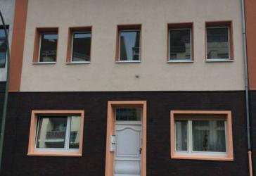 gute Kapitalanlage: voll vermietetes 4 Parteien Haus in ruhiger Lage