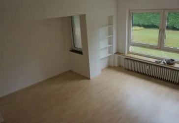 Helle 3-Zimmer-Wohnung mit modernem Bad und Balkon ins Grüne