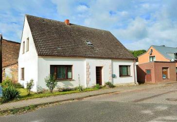 Wohnen mit Potenzial: Wohnhaus inklusiv 3 Wohneinheiten und spannenden Zusatzgebäuden!