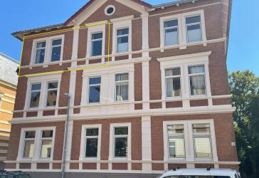 Helle Altbauwohnung mit hohen Decken und Balkon