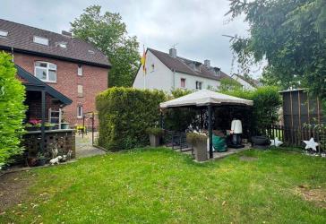 * Neuer Kaufpreis! * Zur Kapitalanlage: Mehrfamilienhaus mit 3 vermieteten Wohnungen in D- Benrath !