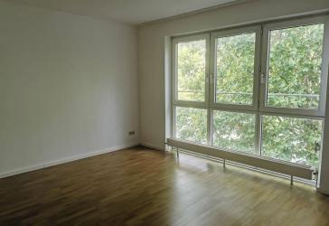 Helles, gemütliches Apartment, separate, vollausgestattete EBK mit Fenster, Diele, Bad mit Wanne, Lift