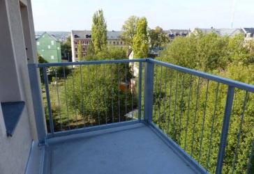Praktische 3-Zi.-Wohnung m. gr. Essküche an Balkon u.Glasfaseranschluss in ordentlichem Haus