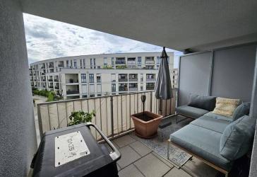 Wohnung mit Balkon im 2. OG, 3 Min zur S-Bahn