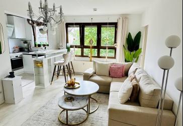 Hochwertige 2-Zimmer-Wohnung mit Einbauküche, TG-Stellplatz und Balkon. Ideal für Einpersonenhaushalt