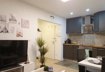 Bezugsfreie, provisionsfreie Dachgeschosswohnung mit TG-Stellplatz und EBK in München Riem