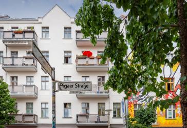 Ganz oben, ruhig und hell. Vermietete Einzimmerwohnung in Berlin-Friedrichshain.