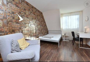 Schön möbliertes WG-Zimmer mit eigenem Bad in Böblingen