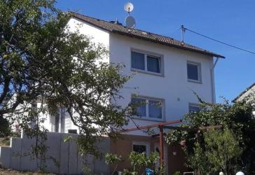 Wiebelskirchen: freistehendes EFH mit gr. Garten, 2 Terrassen, Balkon u. Garage in ruhiger Lage