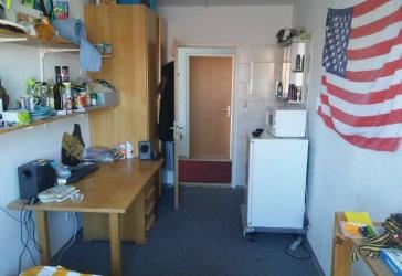 Möbliertes Zimmer im Studentenwohnheim in bester Lage zu Uni und Innenstadt