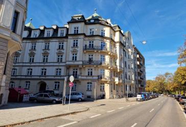 Frisch renovierte Altbauwohnung in bester Lage im Lehel direkt an der Isar