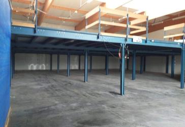 Lagerfläche mit ca. 360 m², inkl. 2 Rolltore u. Laderampe