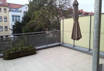 Ansprechende 3-Raum-Wohnung im 1. OG mit großer Dachterrasse in der City, Stellplatz und EBK möglich