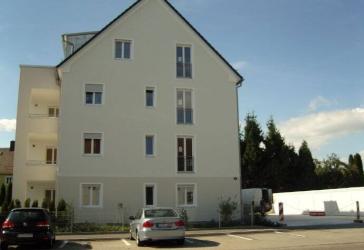 Schöne 4 Zimmer Wohnung in exklusivem Achtfamilienhaus