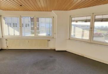 Sehr gepflegte Büro - oder Praxisetage, DV Verkabelung, Serverraum, auf Wunsch mit großer Halle