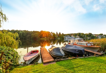 550 qm Wassergrundstück mit erstklassigem Altbau mit ca. 130 qm Wohnfläche mit Wasserblick