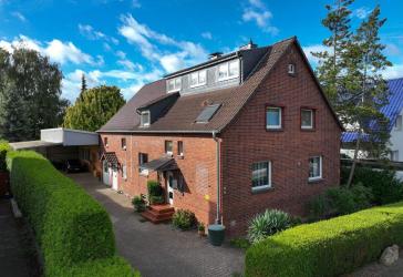2-Familienhaus mit Einliegerwohnung und 165 m² Gewerbeeinheit. 10 Stellplätze und schöner Garten