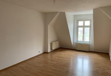 Dachgeschosswohnung mit EBK in Bahnhofsnähe zu verkaufen