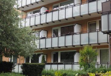 gute Verkehrsanbindung für eine schöne Wohnung mit Balkon