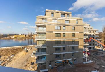 Großzügige 2 Zimmer im Penthouse mit 2 Terrassen und Blick auf die Spree.