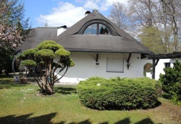 attraktive Villa auf großzügigem Grundstück