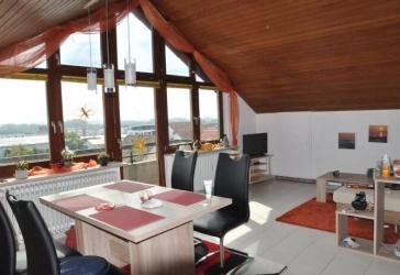 Helle Dach-Atelier-Wohnung zur Ostseite