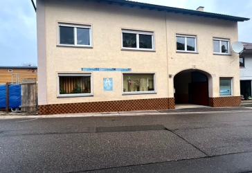 Gepflegtes 1-2 Familienhaus mit Innenhof und Garten