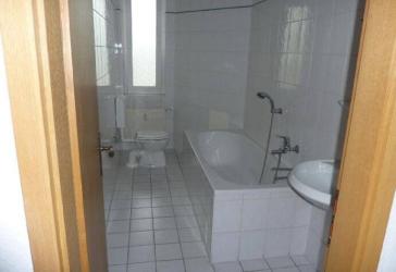 Grosse 1 R.-Whg., saniert, Wohn-Essküche, Badewanne