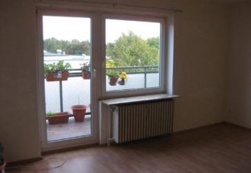 Schöne 1-Zimmer Wohnung 3.OG Mitte mit Balkon in Hamburg-Wandsbek