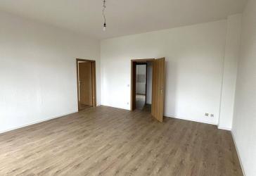 3-Zimmer-Wohnung mit Laminat, separater Küche, Bad mit Dusche und Fenster - frisch renoviert