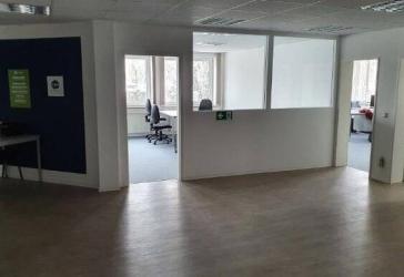 Große Bürofläche im Gewerbegebiet -courtagefrei-