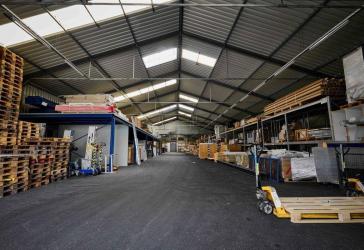 Leichtbauhalle in Gelsenkirchen Rotthausen | ebenerdige Durchfahrt | RUHR REAL