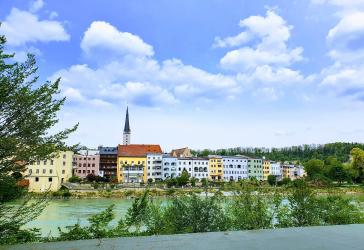 Kapitalanlage: 2 Zimmer DG Wohnung mit Galerie und Balkon