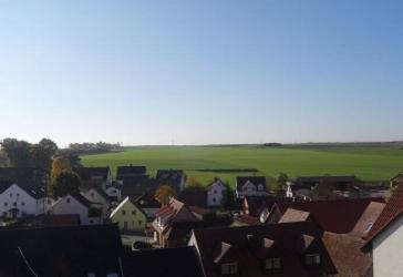 DG-Wohnung komplett renoviert mit herrlichem Ausblick in Zirndorf-Banderbach