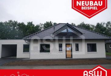 Musterhaus! Weißer Winkelwalmdachbungalow nebst Garage inkl. Wohnmobilstellplatz mit freiem Wiesenblick