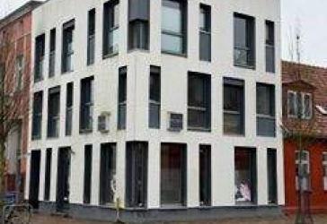 40 m² Gewerbe im Erdgeschoss mit großer Fensterfront