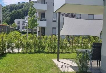 Moderne Neubau 2-Zimmer Wohnung mit EBK, Terrasse und großem Garten