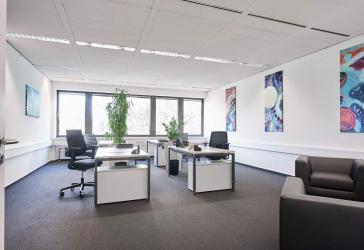 Perfekte Bürooption: Renoviert, komplett möbliert und mit erstklassigen Annehmlichkeiten!*
