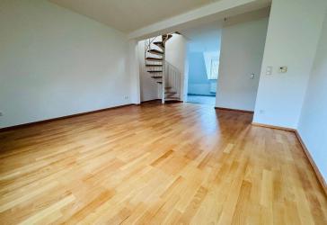 Altstadt-Traum: Helle 3-Zimmer-Maisonette-Wohnung in Top-Lage