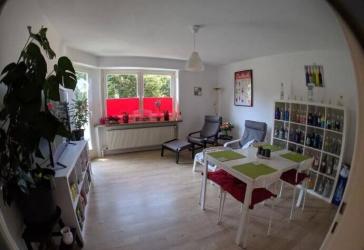 Top-Lage : 4 ZKB mit Balkon im Vorderen Westen