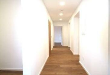 4 ZKB - Komplett sanierte Altbauwohnung mit Charme und hohen Decken - Viel Platz zum Wohnen