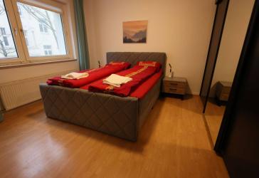 2-Raum-Wohnung, voll Möbliert, inkl. Einbauküche, Wannenbad und Balkon zu vermieten!