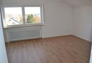 Erstbezug nach Komplettrenovierung - Tolle 6 Zimmerwohnung mit schönem Blick auf das Landschaftsschutzgebiet in Nürnberg-Fischbach