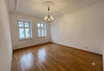 Schöne 3 Zimmerwohnung mit Balkon zum ruhigen Hinterhof